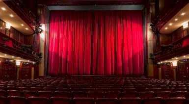 Wieczór w teatrze dla dwojga - prezent na rocznicę związku