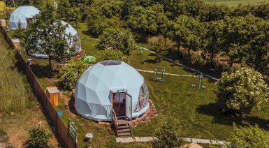 Glamping w Stacji Zieleniec w Nałęczowie - prezent dla babci i dziadka