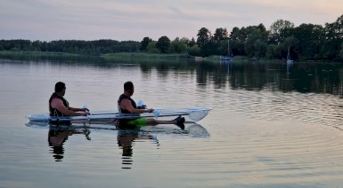 Niewidzialne kajaki dla dwojga na Kujawach - prezent na ślub dla koleżanki
